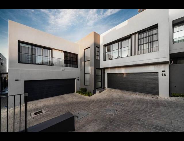 4 BEDROOM CLUSTER FOR SALE IN LYNNWOOD